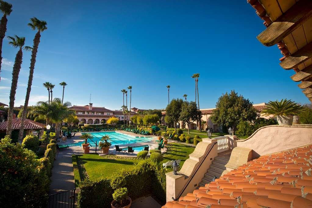 The Inn At Harris Ranch Huron Exterior photo