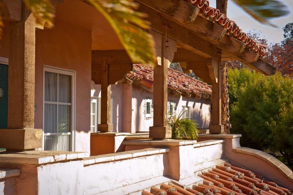 The Inn At Harris Ranch Huron Exterior photo
